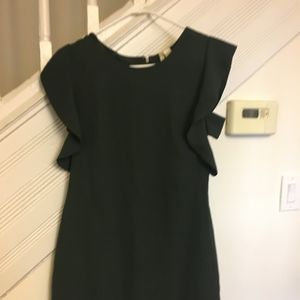 Frilly sleeve curvy forest green dress